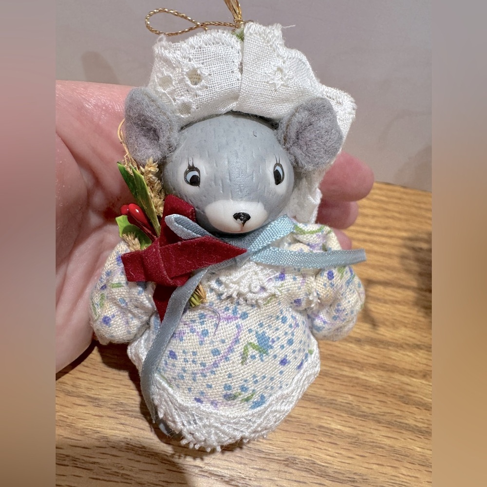 Kurt Adler Charming Christmas Mouse ornaments dated 1983 - Picture 4 of 9